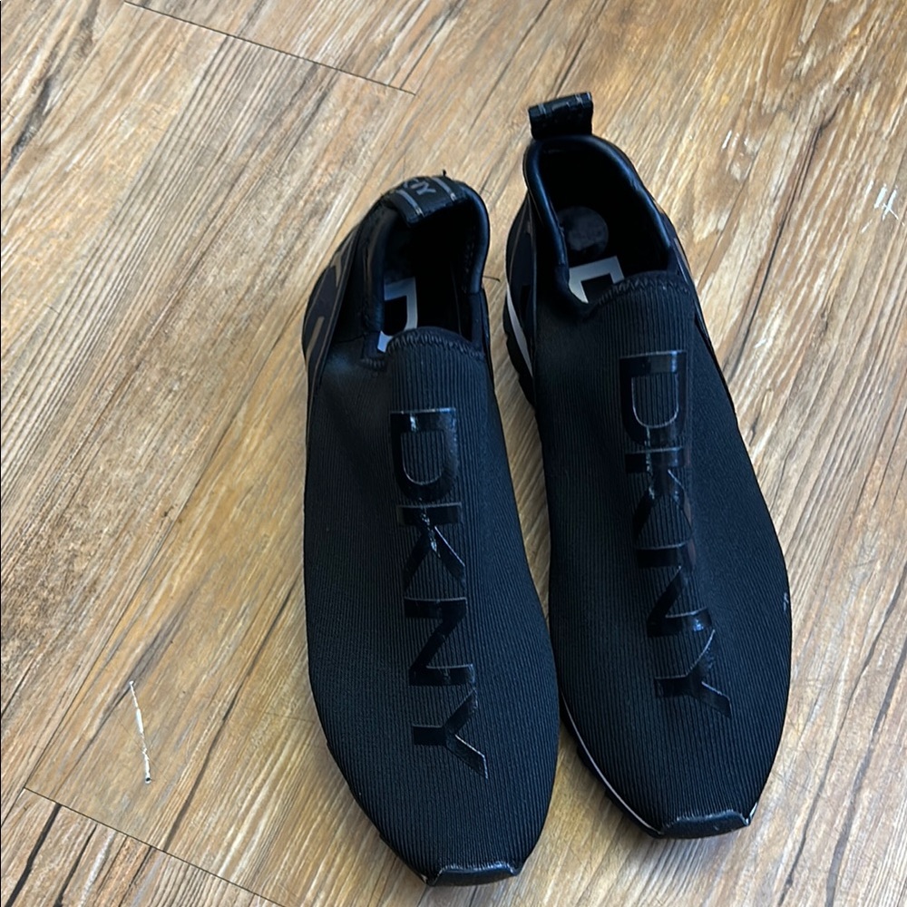 DKNY Women’s Black Slip-On Shoes Size 7.5
